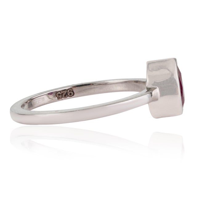 Metal Minimalist Bezel Set Pear 0.8 Ct Red Ruby Solitaire Ring in 925 Solid Silver Size 6 For Sale - Image 7 of 14