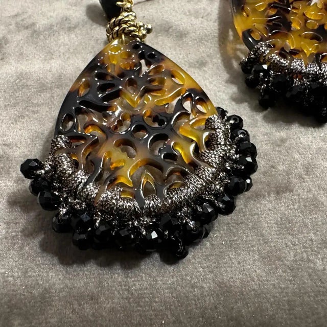 Italian 1990s Vintage Fake TortoiseShell Lucite and Black Onyx Chandelier Earrings For Sale - Image 3 of 9