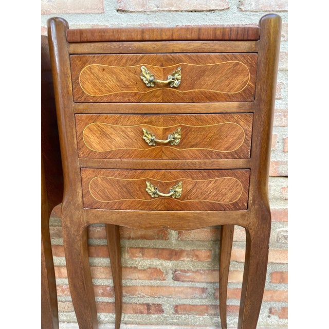1940s Pair of French Louis XV Style Bedside Tables with Marquetry and Brass Hardware, Pair For Sale - Image 6 of 10
