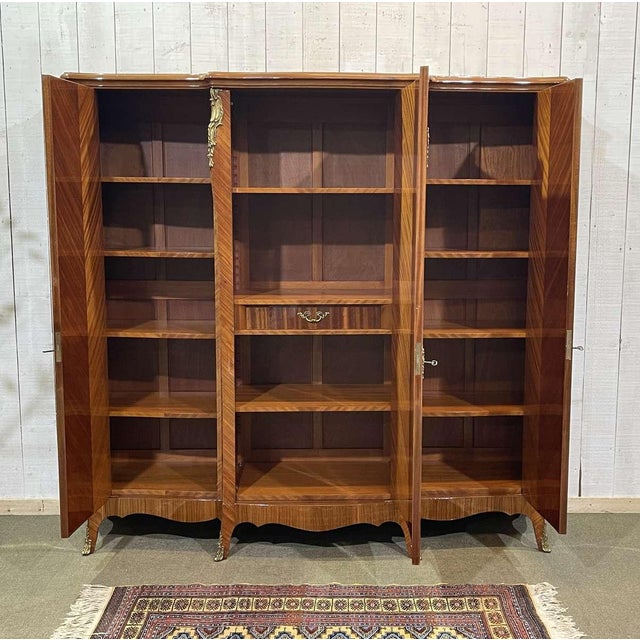 Louis XV 3-Door Wardrobe in Oak and Rosewood, in Good conditions. Designed 1970 to 1979
