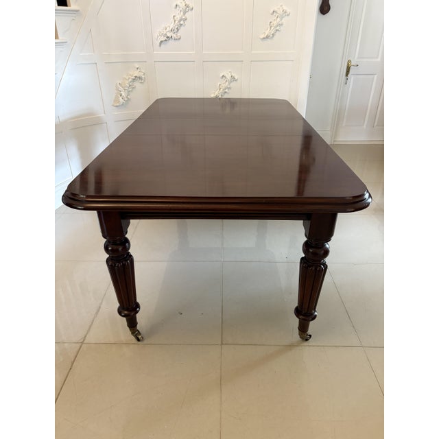 Antique Victorian Extending Dining Table in Figured Mahogany, 1850 For Sale - Image 4 of 18