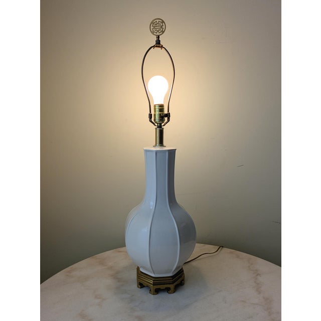 Vintage Chinoiserie Style Ceramic & Brass Gourd Table Lamp For Sale - Image 4 of 6