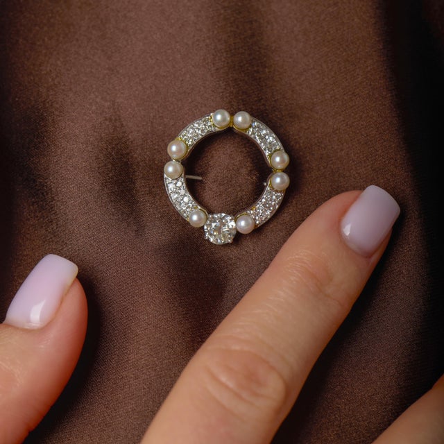 1910s 1910s Edwardian Diamond Pearl Platinum Brooch For Sale - Image 5 of 6