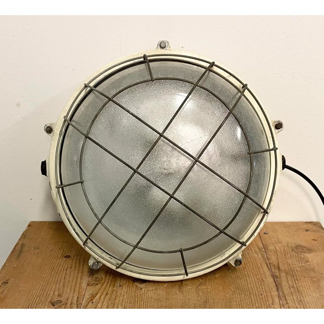 Industrial Industrial Cast Aluminium Wall or Ceiling Lamp from Elektrosvit, 1970s For Sale - Image 3 of 13