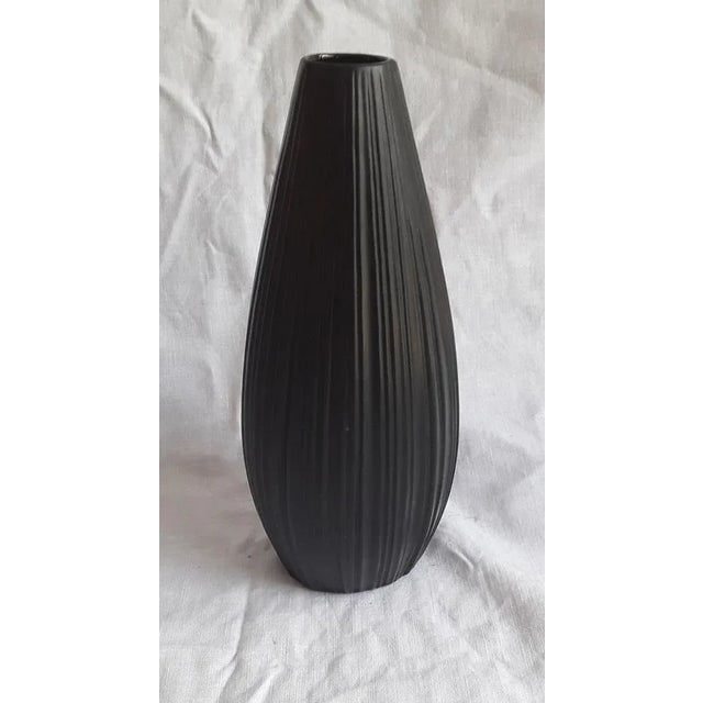 1970s Vintage German Black Op Art Porcelain Vase by Martin Freyer for Rosenthal, 1970s For Sale - Image 5 of 5