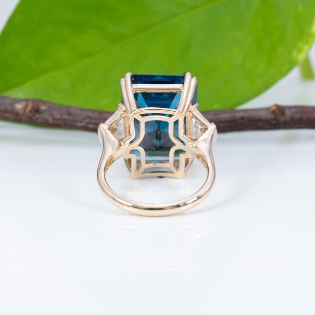 Blue 16.8Ct London Blue Topaz Ring With Lab Diamond Accents: Solid 14k Gold, 18x13mm, Size 6.75 For Sale - Image 8 of 9