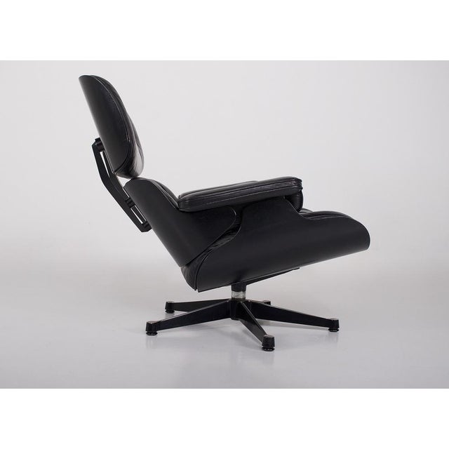 1980s Set of Lounge Chair and Ottoman by Charles & Ray Eames, 1980s For Sale - Image 5 of 16