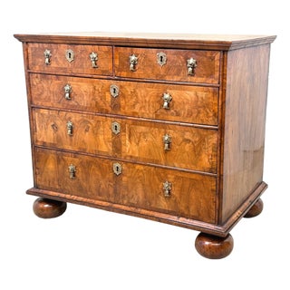 Queen Anne Walnut Chest of Drawers, 1710s For Sale