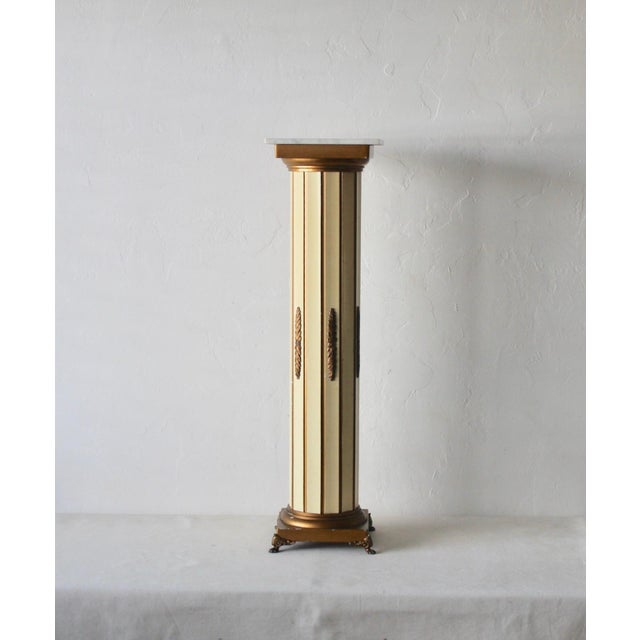 Vintage Italian Neoclassical Style Metal Marble Cream Gold Finish Column Pedestal For Sale - Image 12 of 12