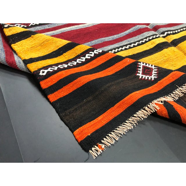 1960s Vintage Traditional Turkish Boho Kilim Rug- 5′4″ × 8′10″ For Sale - Image 4 of 11