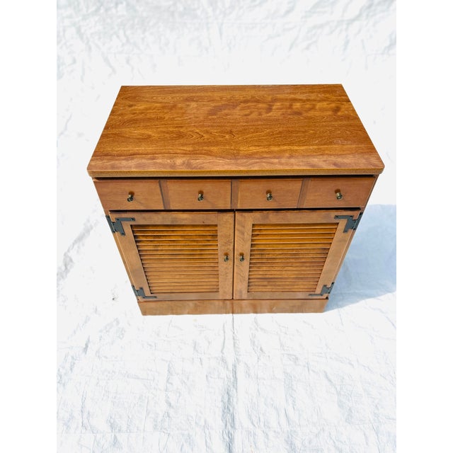 1980s 80's Vintage Ethan Allen Maple Nightstand / Bedside Table / Cabinet For Sale - Image 5 of 7