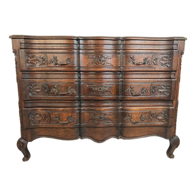 Vintage French Oak Chest of Drawers With Serpentine Drawer Fronts For Sale