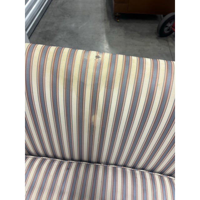 Ivory Mid 20th Century Traditional Upholstered Settee Loveseat For Sale - Image 8 of 12