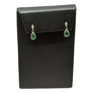 Emerald and Diamond Dangle Earrings in 10kt Yellow Gold – 6x4mm Pear, New, A Pair For Sale
