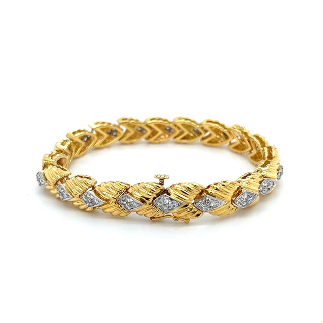 Mid-Century Modern 1990s 18k Two-Tone Gold Link Bracelet With Textured Finish and 1.30ctw in Diamonds For Sale - Image 3 of 6