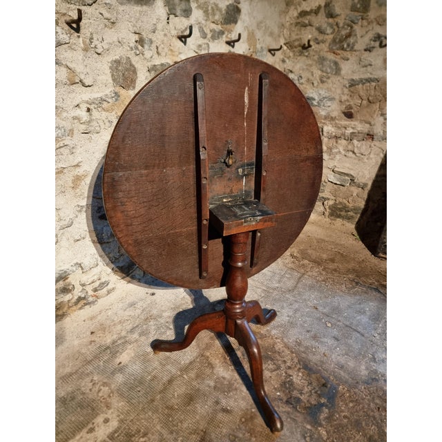 Georgian Oak Tilt-Top Tripod Table, England, 1800 For Sale - Image 4 of 16