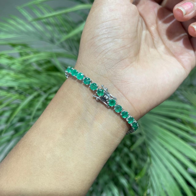 Contemporary 9.18 Ct Round Cut Emerald Line Tennis Bracelet - May Birthstone Gift For Sale - Image 10 of 13