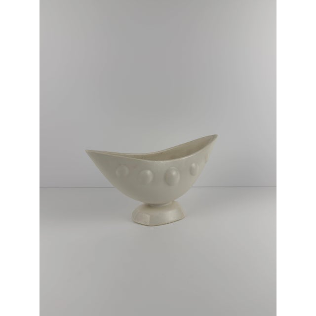Cream Mid-Century Modern Ceramic Mantel Vase from Shorter & Son, England, 1950s For Sale - Image 8 of 10