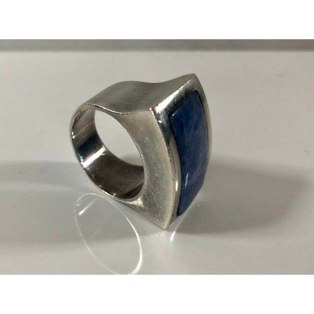 1990s Peruvian Sodalite Sterling Silver Cocktail Ring, Size 7.25 For Sale - Image 9 of 11