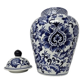 Chinese Blue and White Porcelain Floral Ginger Jar For Sale