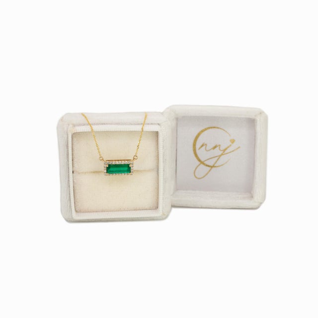 1.2cts Colombian Emerald Necklace With Natural Diamonds Accents: Solid 14k Gold For Sale - Image 4 of 16