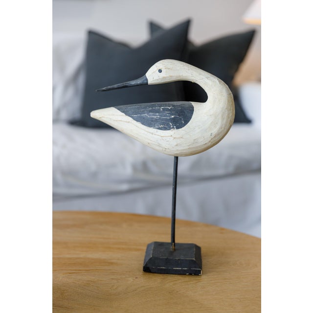 Early 20th Century Hand-Carved Shorebird Sculpture on Stand, Early–Mid 20th Century For Sale - Image 5 of 6