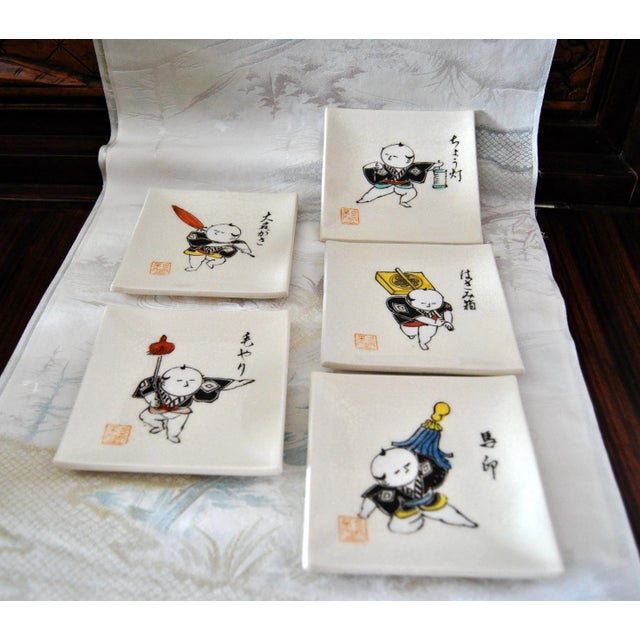 Japanese Tea Plates With Karako and Yamazakura Box Set- 5 Pieces For Sale - Image 11 of 11