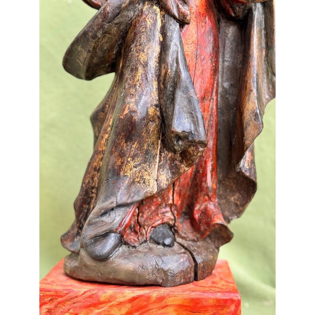 Saint Barbara, polychrome wood carving, 18th century, 50 cm This 18th-century polychrome wood devotional sculpture depicts...