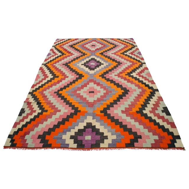 Hand Woven Vintage Turkish Kilim Rug Flat Weave Area Rug Living Room Decor- 5′10″ × 9′3″ For Sale - Image 4 of 12