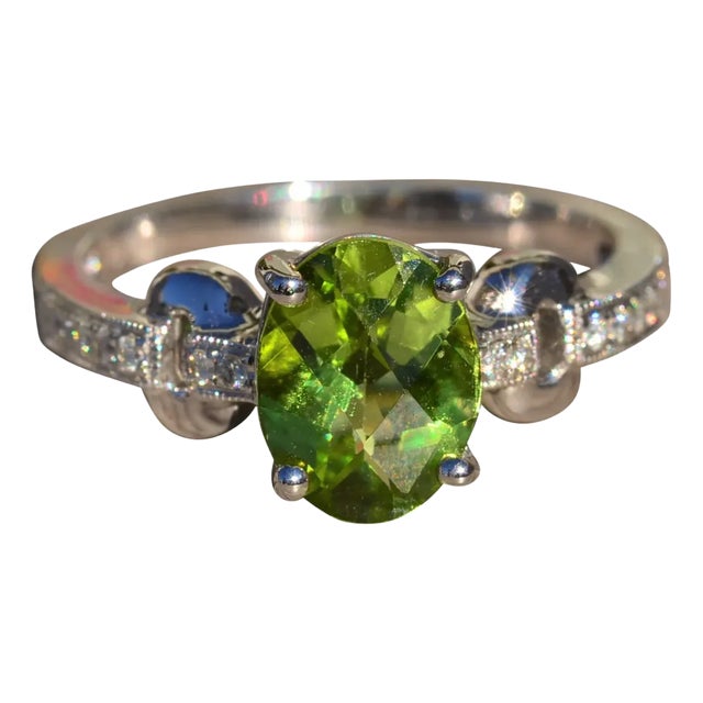 The Loganberry: 14 Karat White Gold Chain Link Ring set with Peridot and Diamonds For Sale