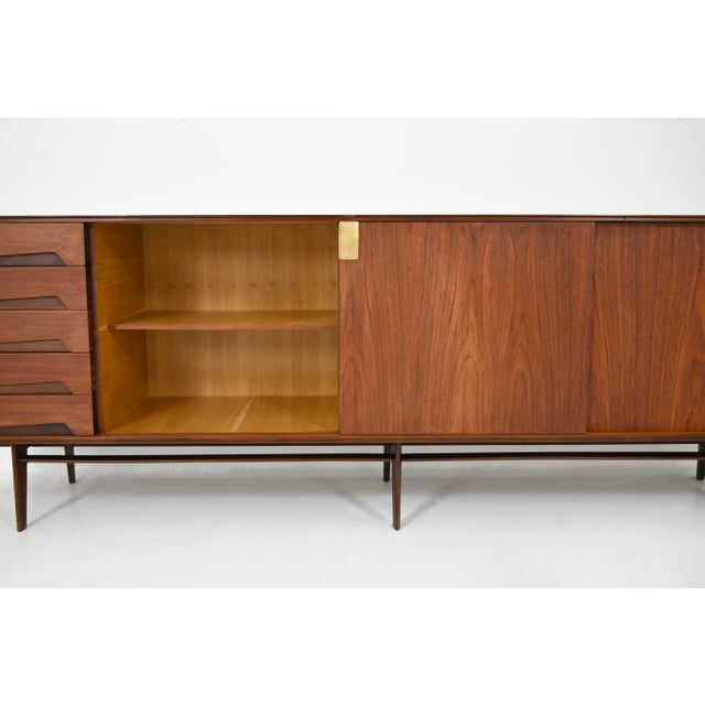 Tan Sideboard attributed to Renato Magri for Cantieri Carugati, 1960s attributed to Edmondo Palutari For Sale - Image 8 of 16