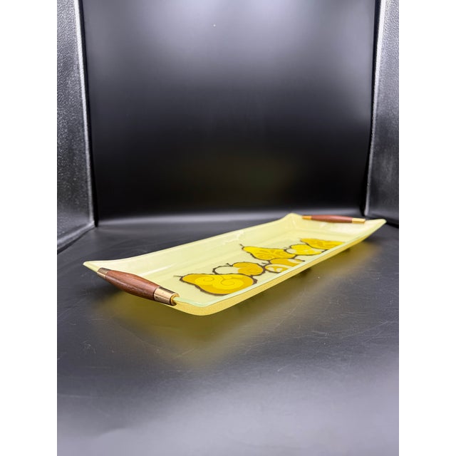 Georges Briard Vintage Georges Briard MCM Yellow Pear Fruit Curved Glass Tray With Wood Handles – Signed For Sale - Image 4 of 10