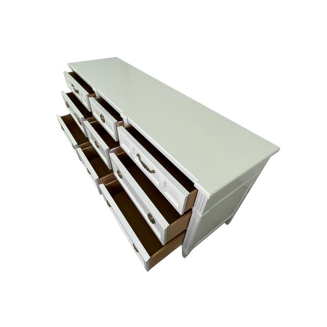 American of Martinsville Lacquered Dresser in Off-White With Brass Hardware, Transitional Style, 1970s For Sale - Image 9 of 17