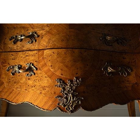 French Mid 19th Century French Louis XV Style Burr Walnut Marble Top Bombe Commode For Sale - Image 3 of 18
