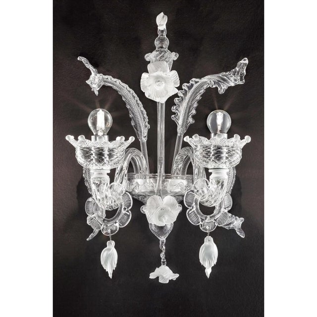 Venetian Style Transparent and White Floral Murano Glass Wall Light by Simoeng for Simoeng For Sale - Image 4 of 7