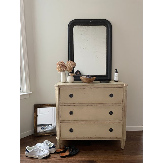 Details Condition: Used - Fair Material Wood Color: Cream hand carved and hand painted, flutted sides and feet Solid wood,...