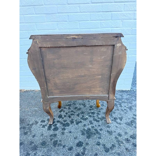 Pair of Antique Italian Rococo Venetian Louis XIV Style Bombe Burl Walnut Chests. For Sale In Washington DC - Image 6 of 17