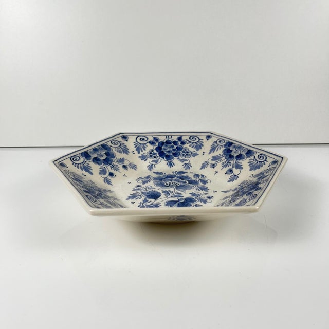 Shallow Delftware Dish attributed to Royal Delft, 1920s For Sale - Image 9 of 9