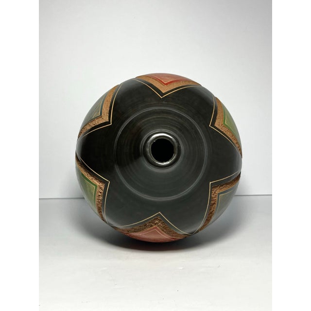 Romeo Gallegos Nicaraguan Latin American Handmade Studio Pottery Vase For Sale - Image 9 of 10