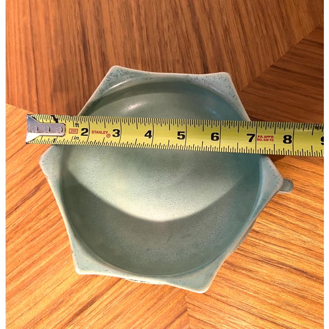 Vintage Roseville Bleeding Heart Handled Bowl Signed 379–6 Estate Find For Sale - Image 13 of 14