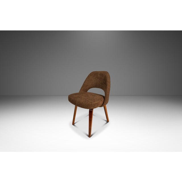 Set of Four (4) Early Mid-Century Modern Model 72c Armless Executive Chairs in New Bouclé Attributed to Eero Saarinen for Knoll, Usa, C. 1967 For Sale In Orlando - Image 6 of 18