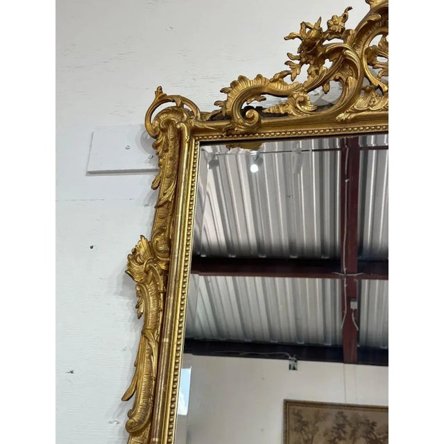 19th Century French Louis XV Carved and Giltwood Mirror With Crest For Sale - Image 18 of 18