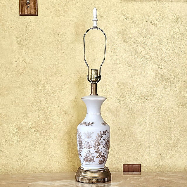 1960s French Hollywood Regency Satin Milk Glass Nightlight Table Lamp With Floral Design For Sale - Image 9 of 18