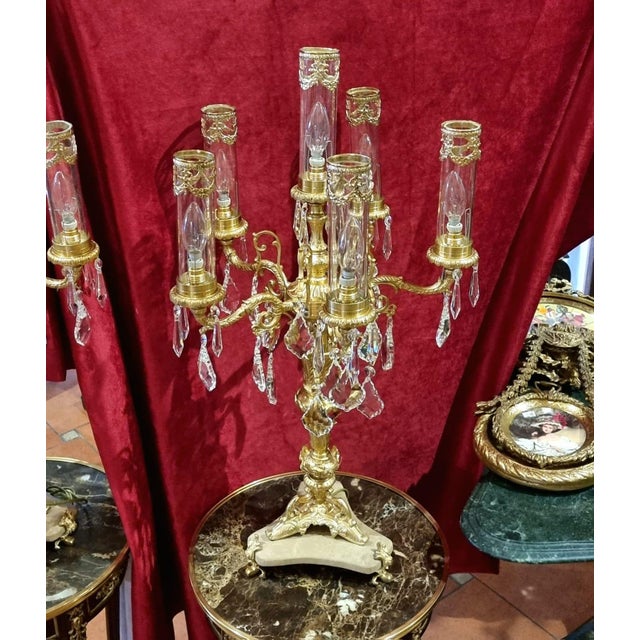 French Crystal Candelabra Lamp – Gold Leaf & Bronze Table Lighting With Hanging Crystals For Sale - Image 4 of 4