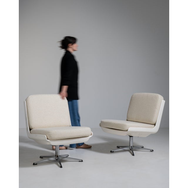 White Pair of Variopur Space Age Upholstered Swivel Chairs, Antique, Germany, Circa 1970 For Sale - Image 8 of 16