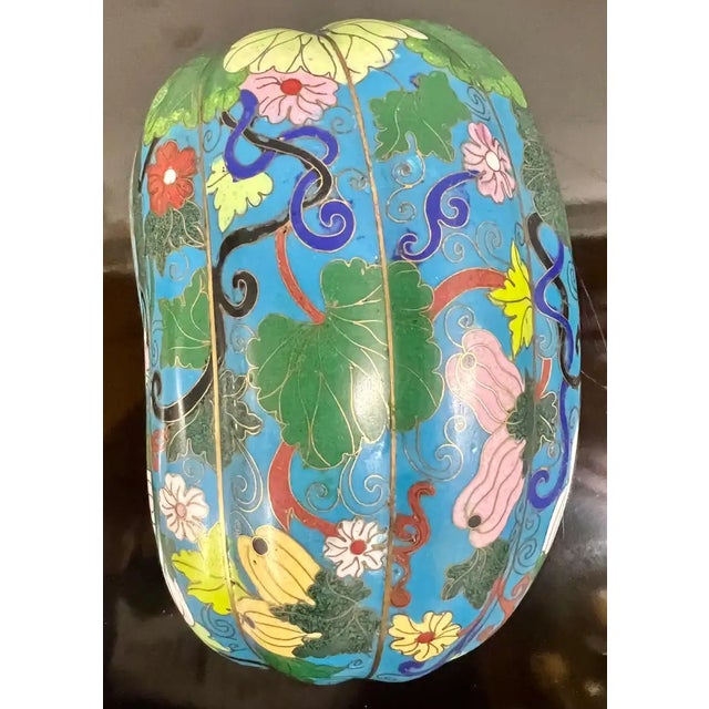 Vintage Oriental Chinese Cloisonné Squash Multicolor Vine & Floral Motif Box For Sale - Image 4 of 13