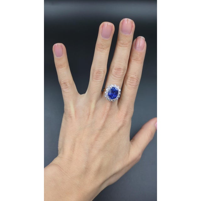 10.21 Carat Natural Blue Ceylon Sapphire Ring and Diamond Ring, Size 6 For Sale - Image 12 of 12