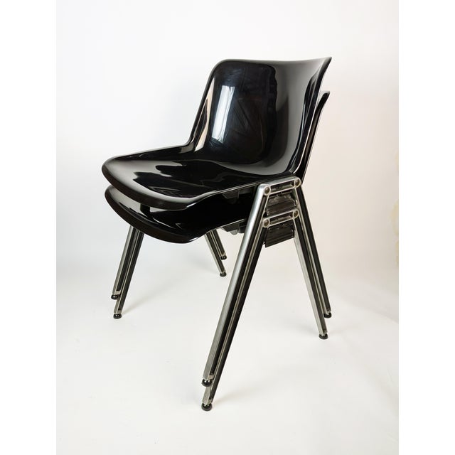 Modus Stackable Chairs with Desk in Black Plastic and Aluminum by O. Borsani, 1980s, Set of 8 For Sale - Image 11 of 17