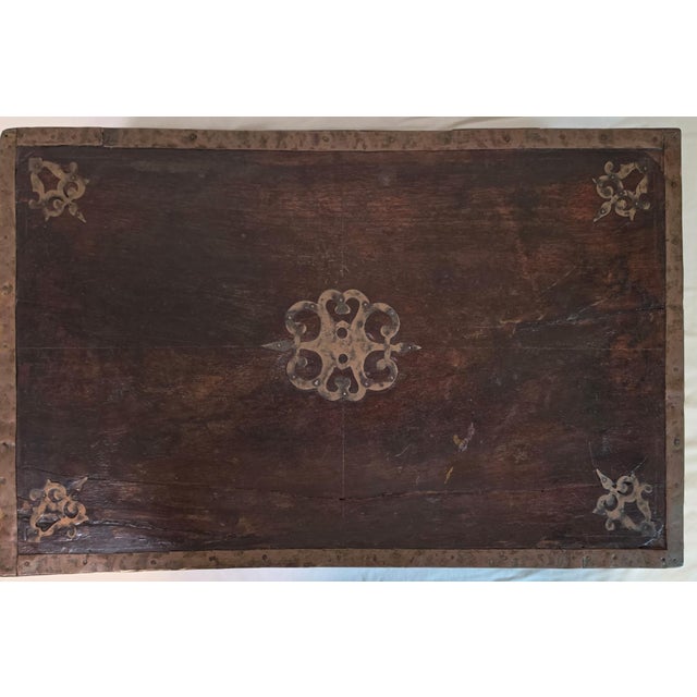 Brown 19th Century Anglo Indian Brass Strapped Rosewood Campaign Vanity Dressing Box For Sale - Image 8 of 18