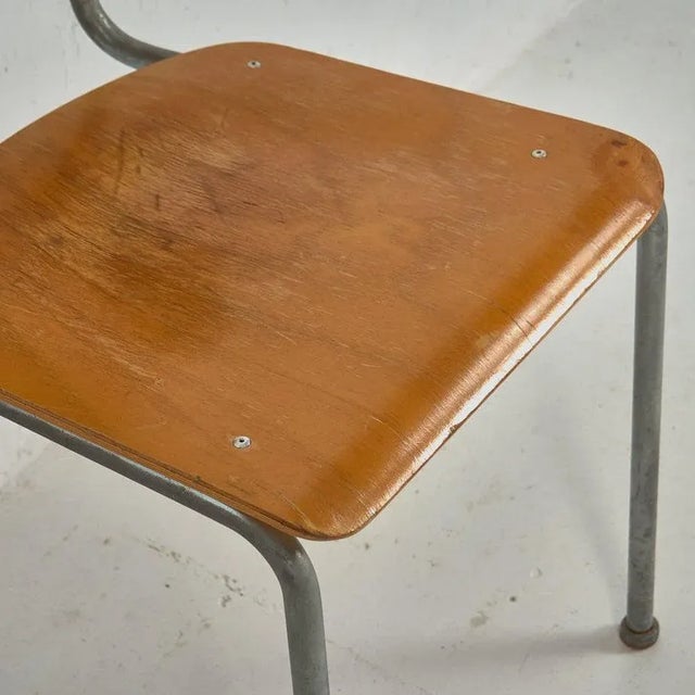 Industrial style chair (c.1950). Approximate age: 70 years Material: Wood and metal Our industrial style chair is a unique...